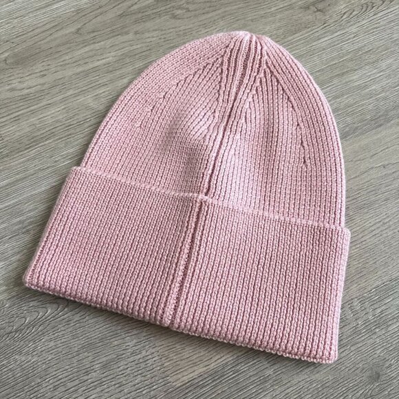 NWT Moose Knuckles Women's knit Rose Smoke Snowbank Beanie 100% Merino Wool - Picture 3 of 9